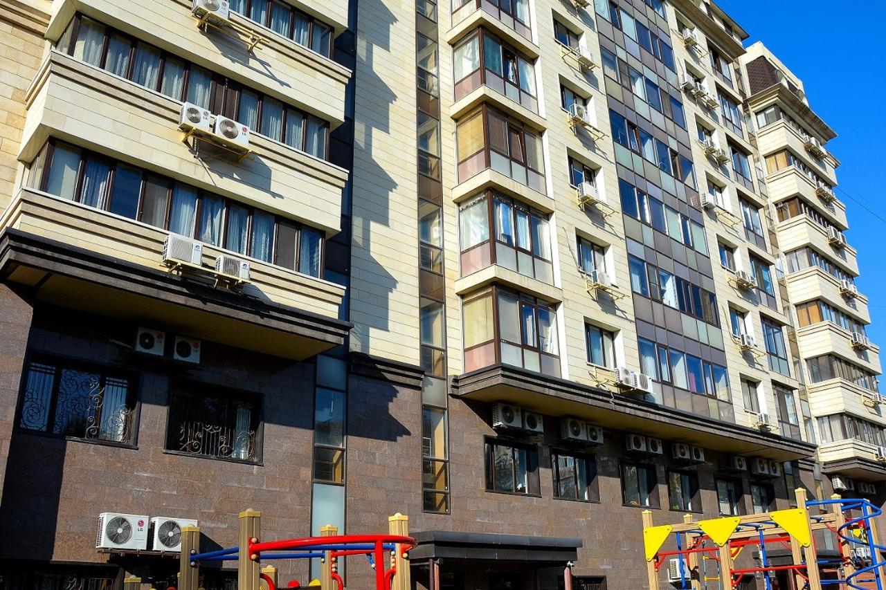 Уютная 2-Комнатная Квартира В Центре Г. Алматы Kültér fotó